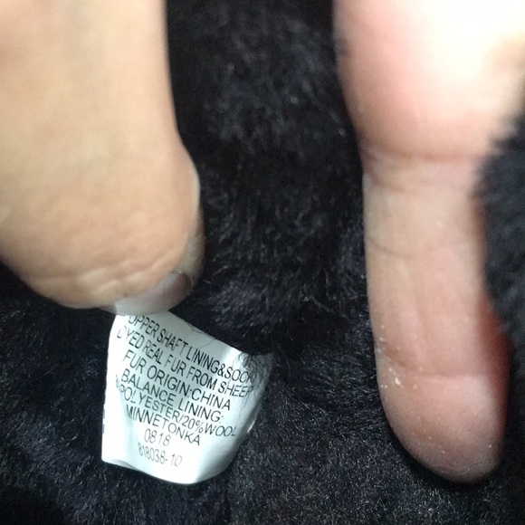 Minnetonka Black Suede and Sheepskin Fur Lined boots size 9 - Picture 10 of 11